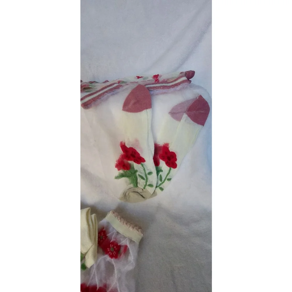 Love & Flowers are in the air. White & Red Floral Sheer Ankle Socks size W 7-9